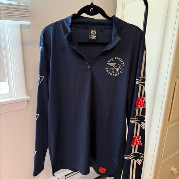 NFL Tops - New England Patriots quarter zip. Lightweight & good for layering.